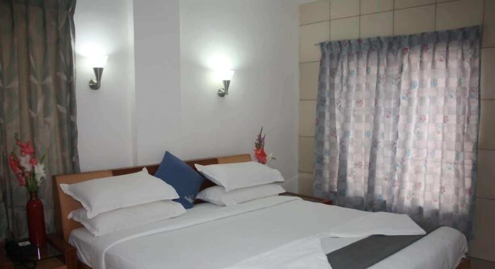 Hotel White Parrot Mysuru Zewnętrze zdjęcie