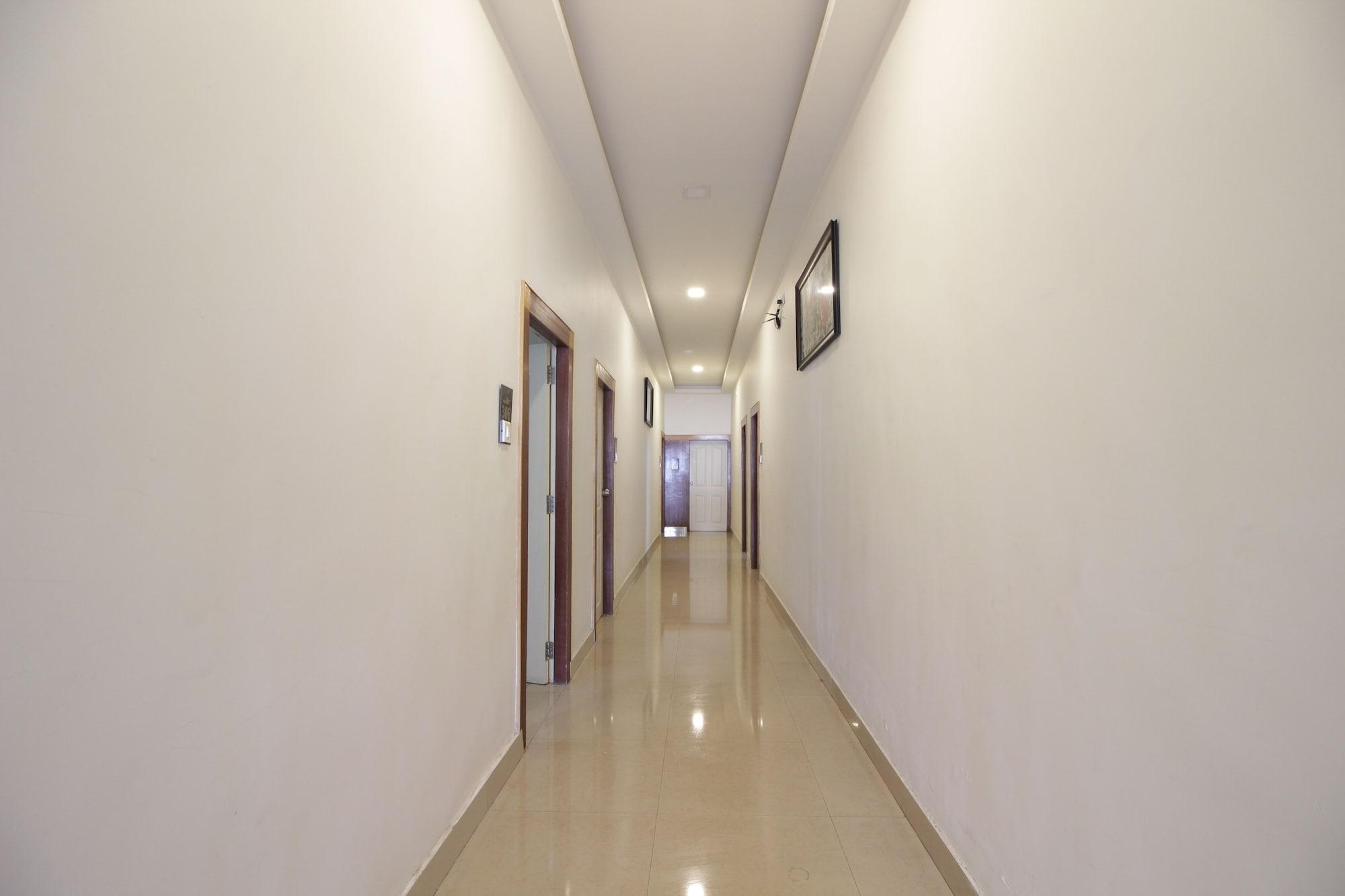 Hotel White Parrot Mysuru Zewnętrze zdjęcie