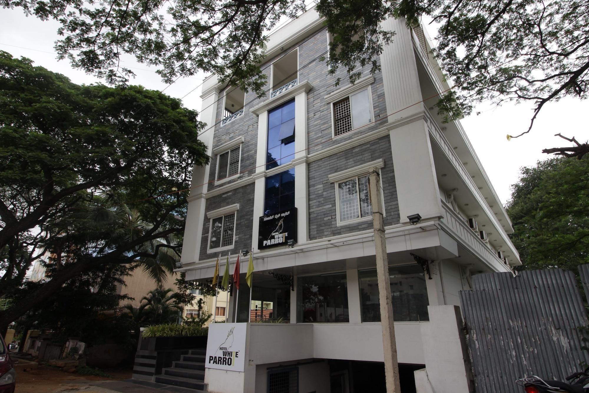 Hotel White Parrot Mysuru Zewnętrze zdjęcie