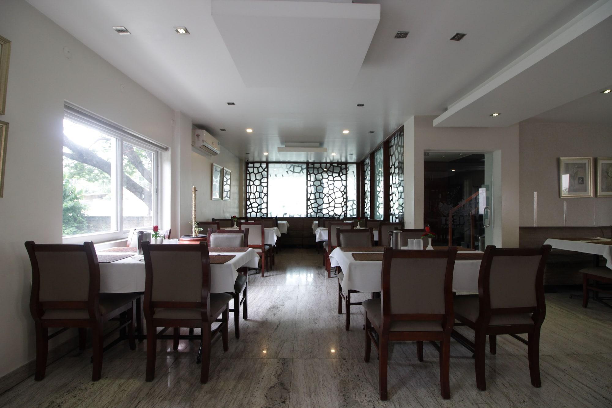 Hotel White Parrot Mysuru Zewnętrze zdjęcie
