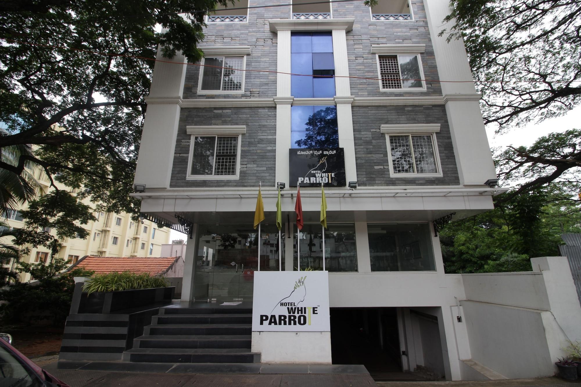 Hotel White Parrot Mysuru Zewnętrze zdjęcie