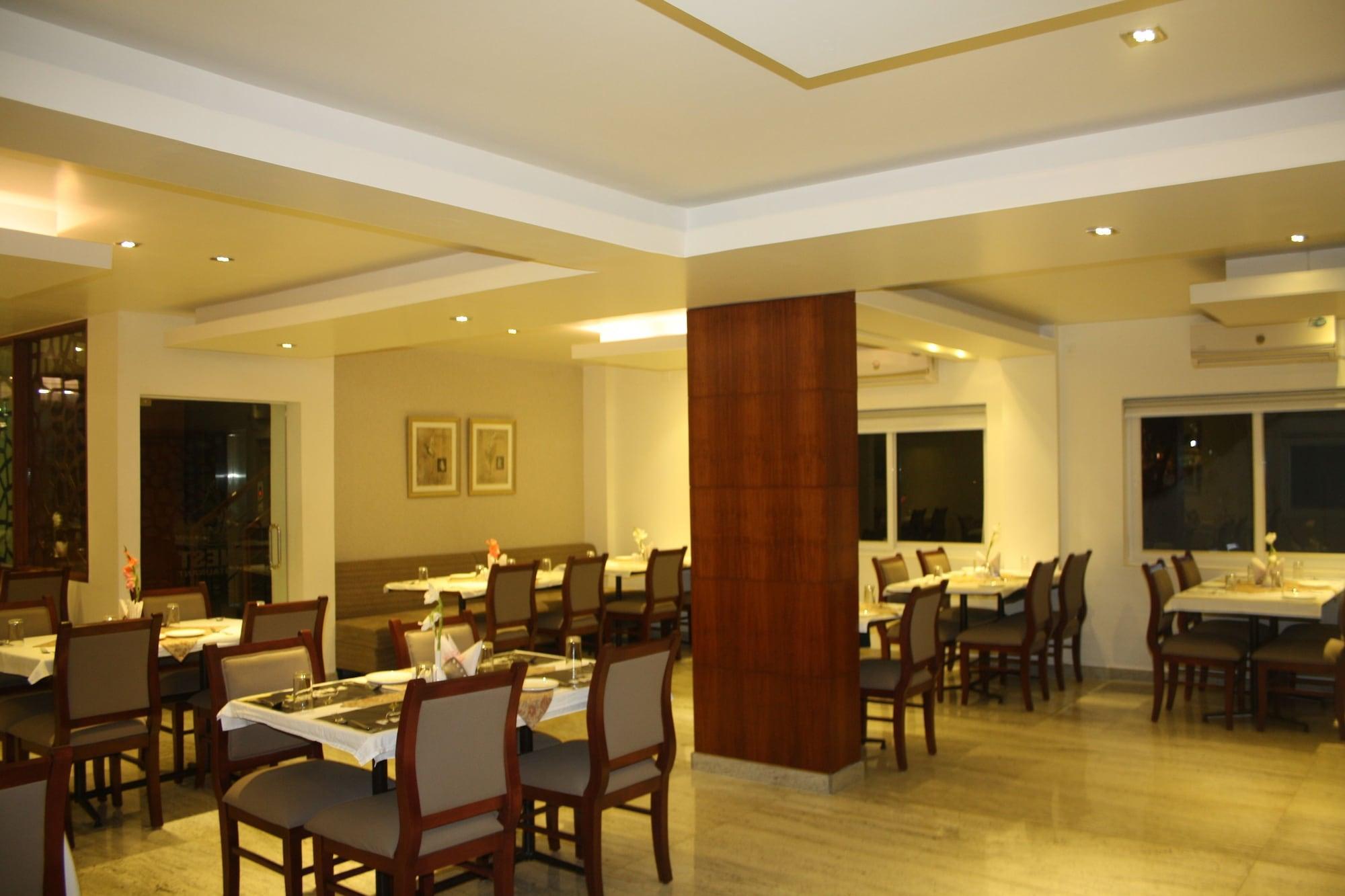 Hotel White Parrot Mysuru Zewnętrze zdjęcie