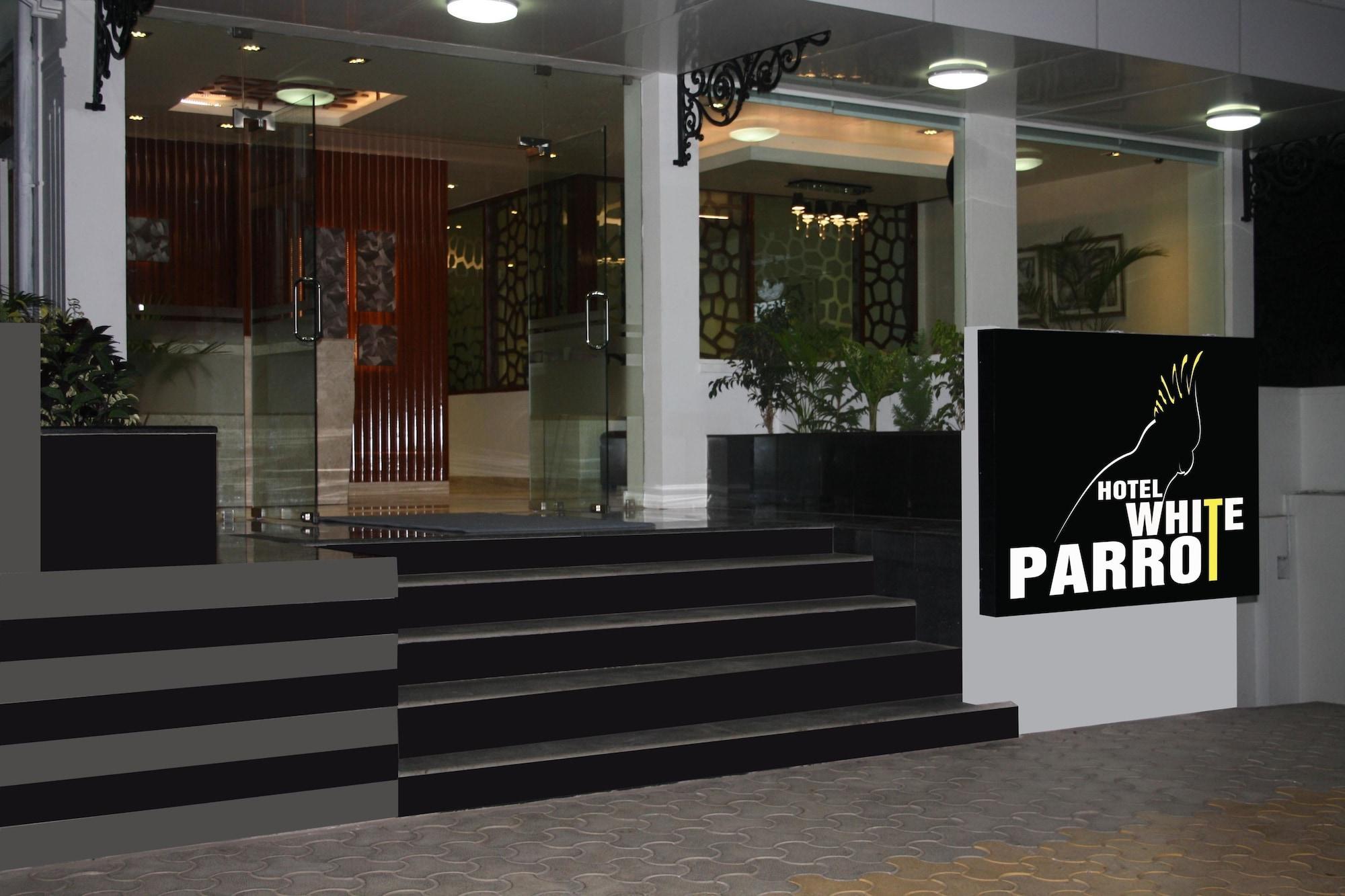 Hotel White Parrot Mysuru Zewnętrze zdjęcie
