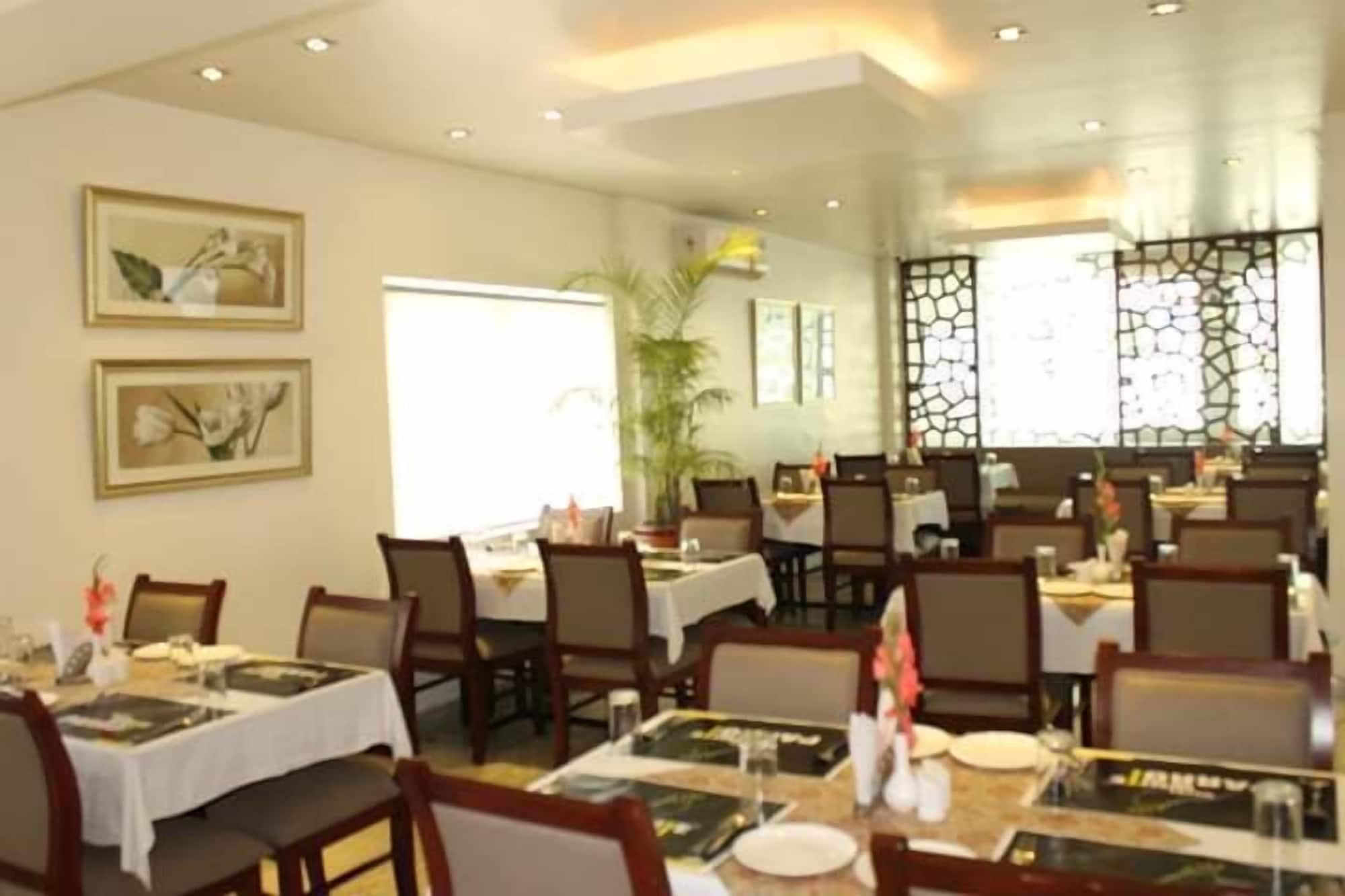 Hotel White Parrot Mysuru Zewnętrze zdjęcie