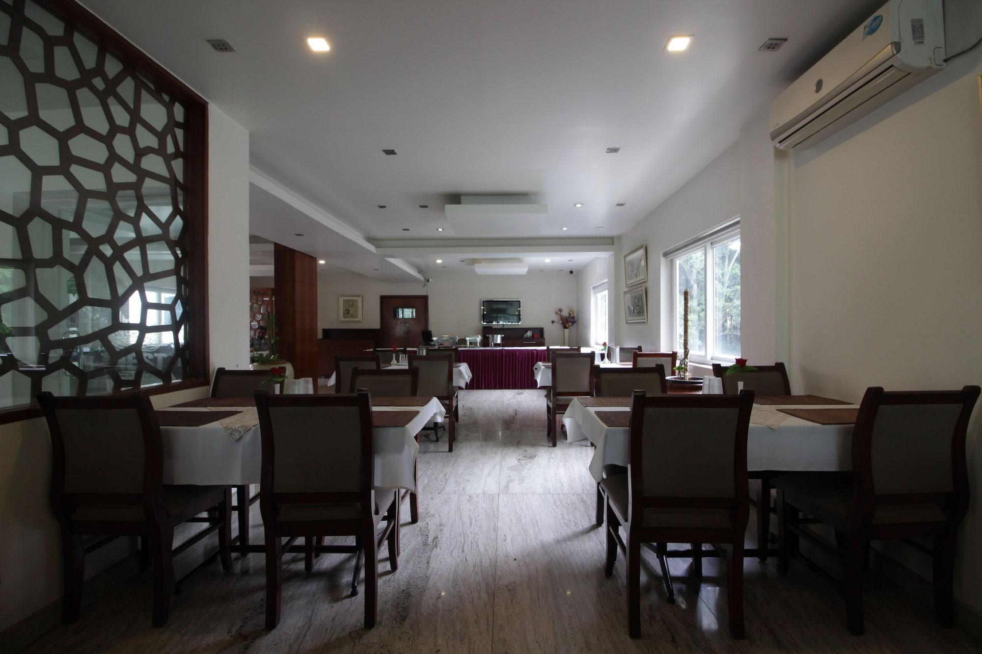 Hotel White Parrot Mysuru Zewnętrze zdjęcie