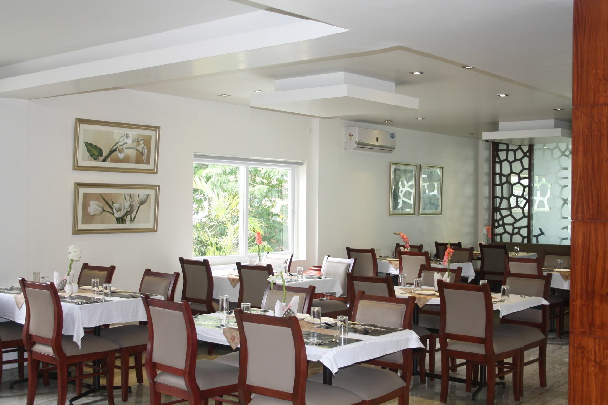 Hotel White Parrot Mysuru Zewnętrze zdjęcie