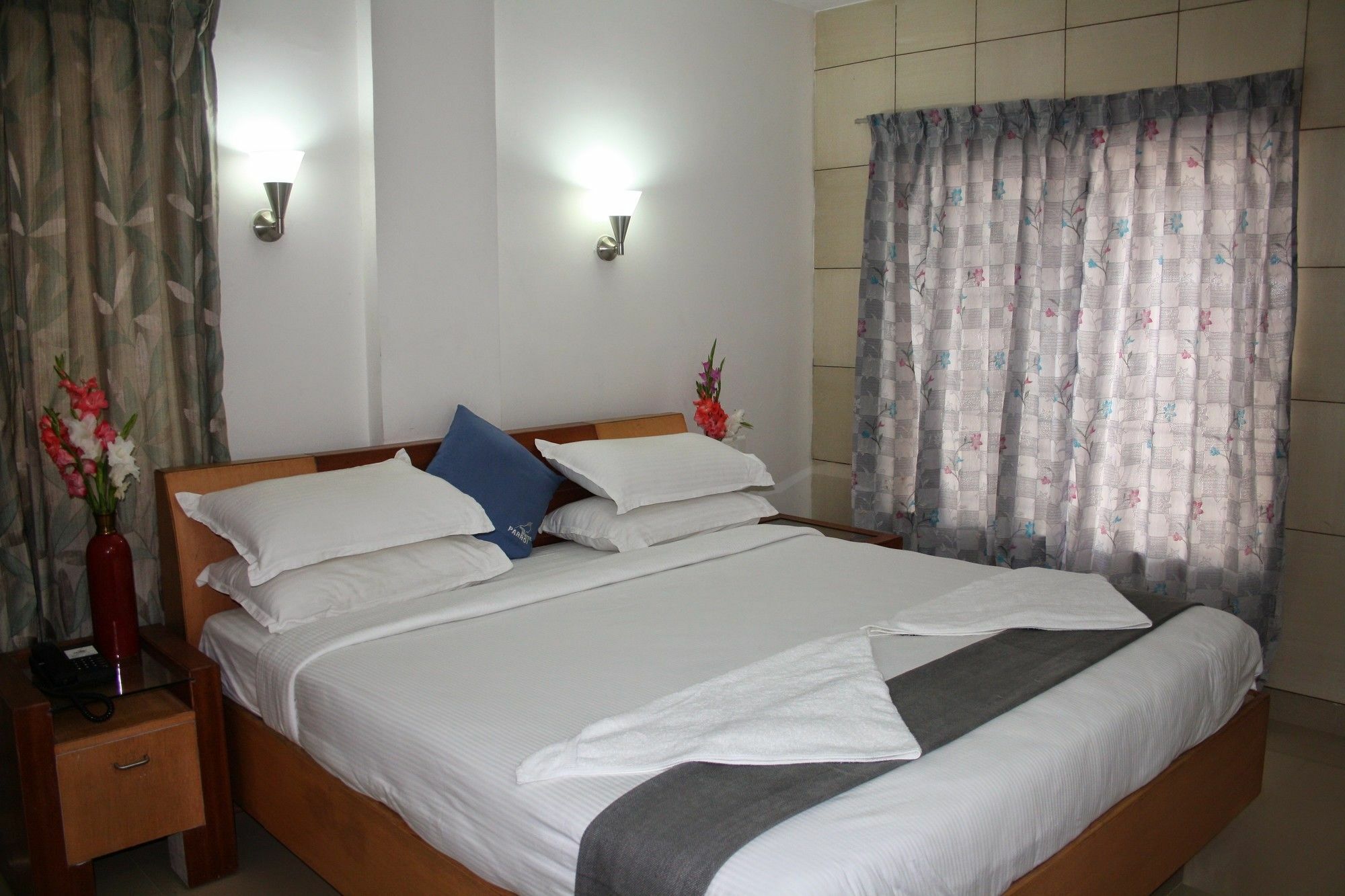 Hotel White Parrot Mysuru Zewnętrze zdjęcie