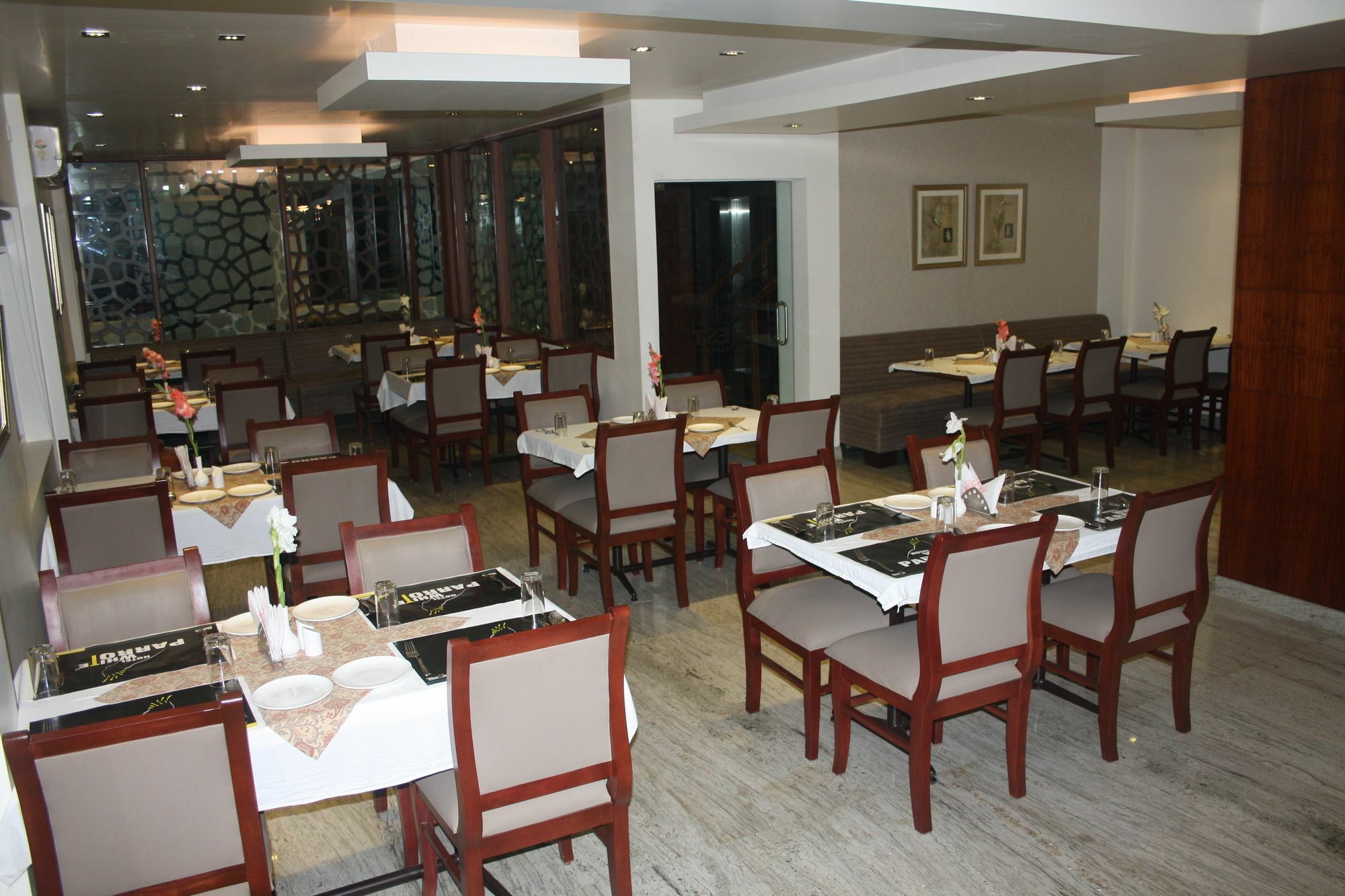 Hotel White Parrot Mysuru Zewnętrze zdjęcie
